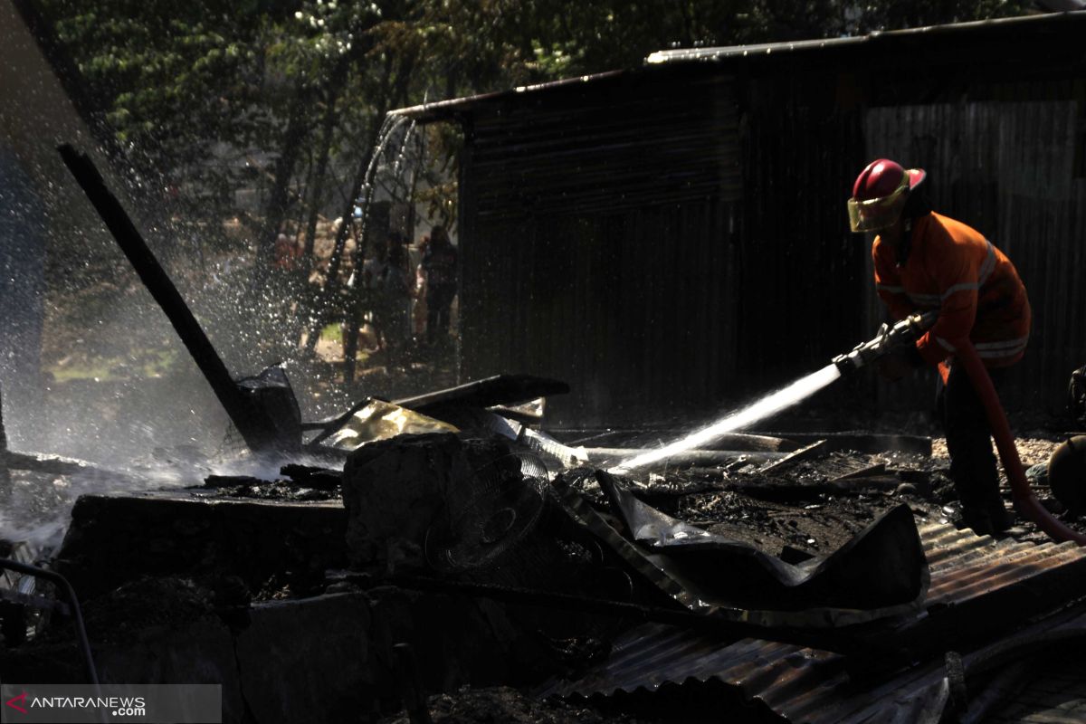 100 kasus kebakaran melanda Kota Kupang hadapi
