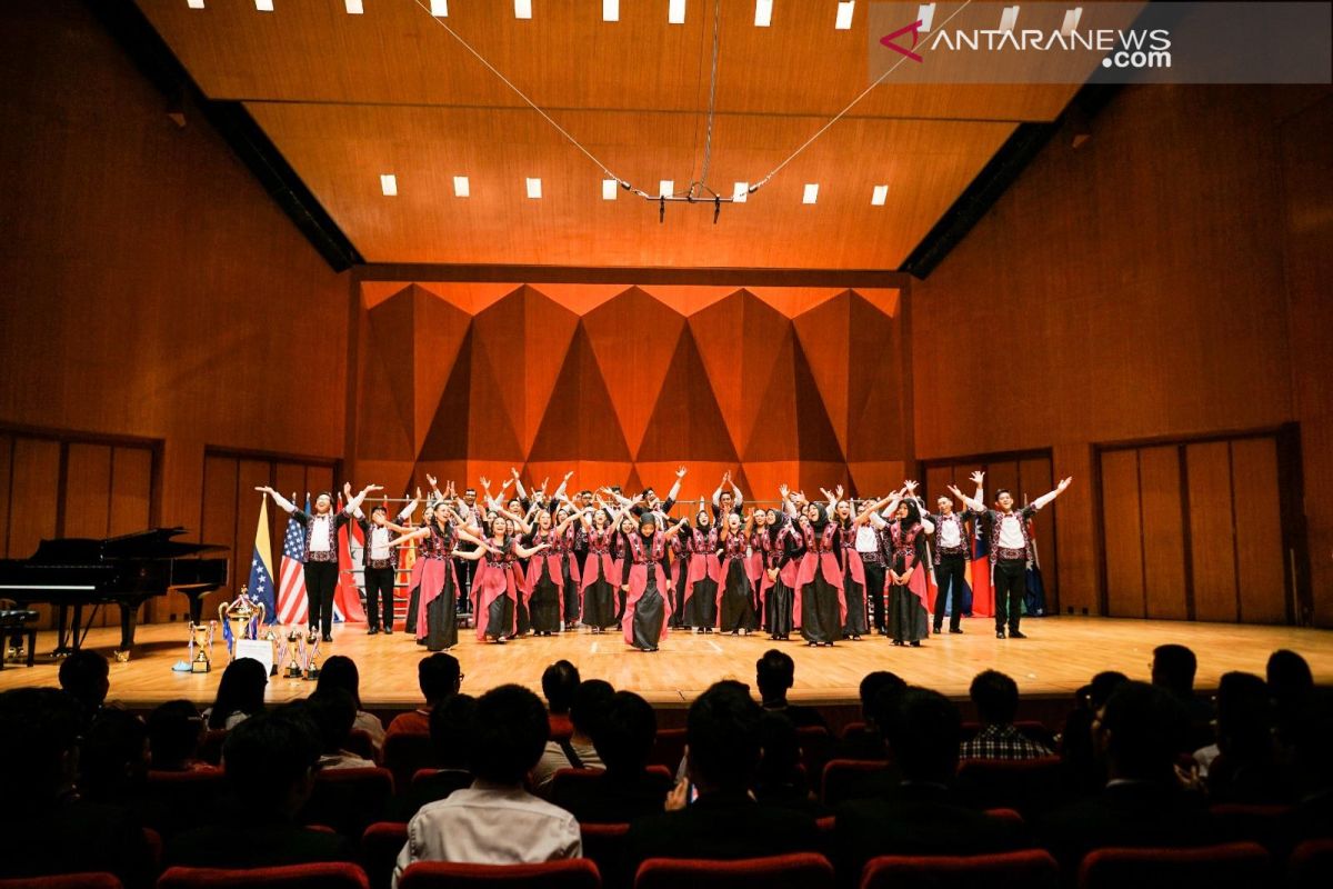 UNY borong piala Festival Paduan Suara Dunia di Hong Kong