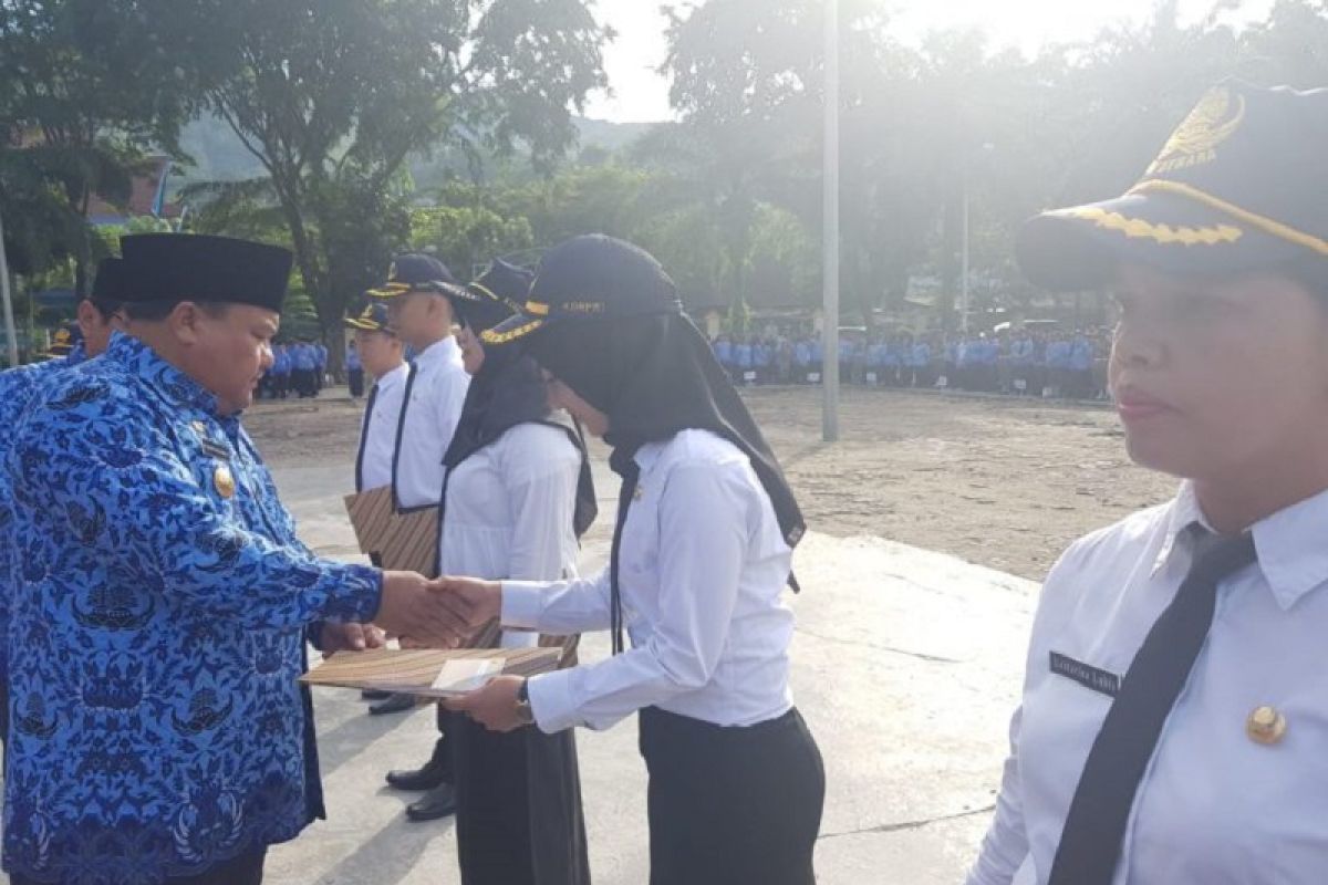 Wali Kota Sibolga serahkan 268 SK CPNS pengangkatan tahun 2018