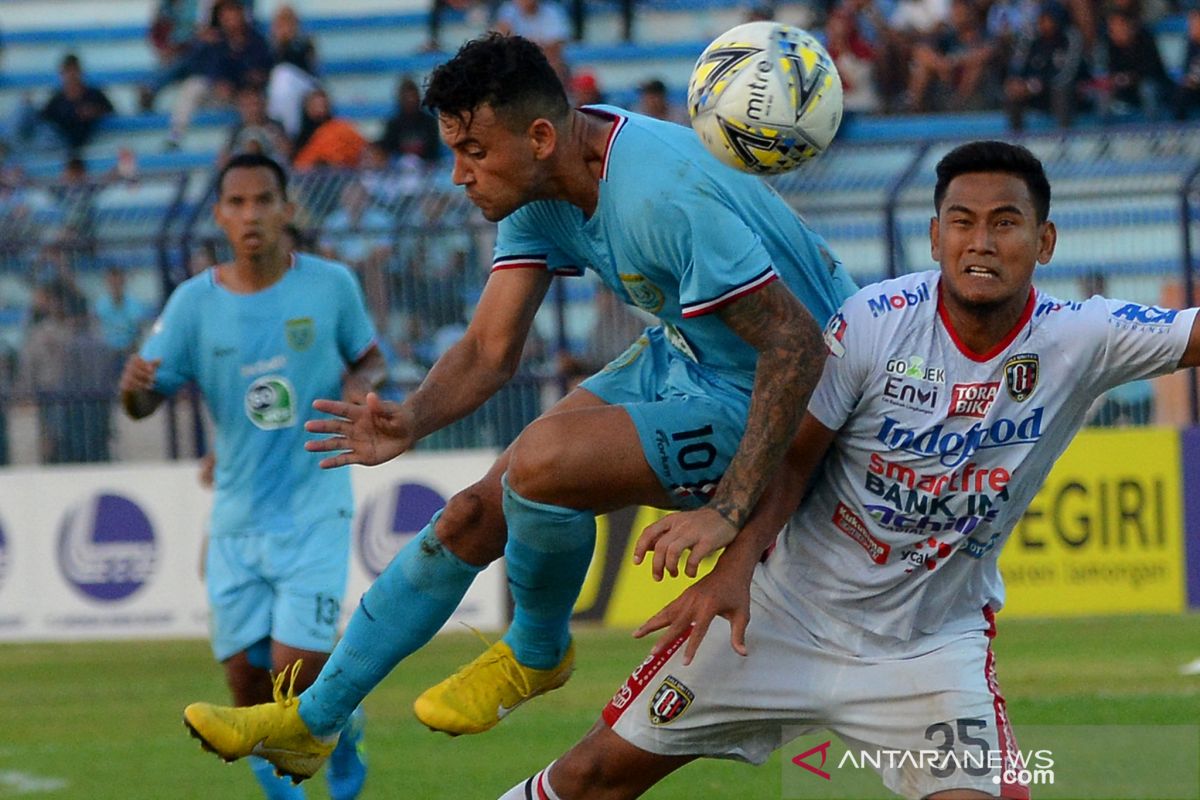 Alex gagal penalti, Persela ditahan Bhayangkara 1-1