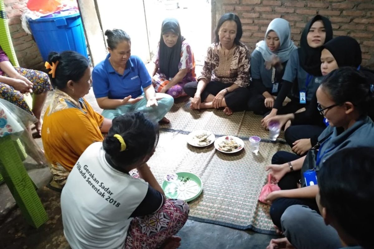 Pelatihan keripik mengkudu oleh mahasiswa kkn unila