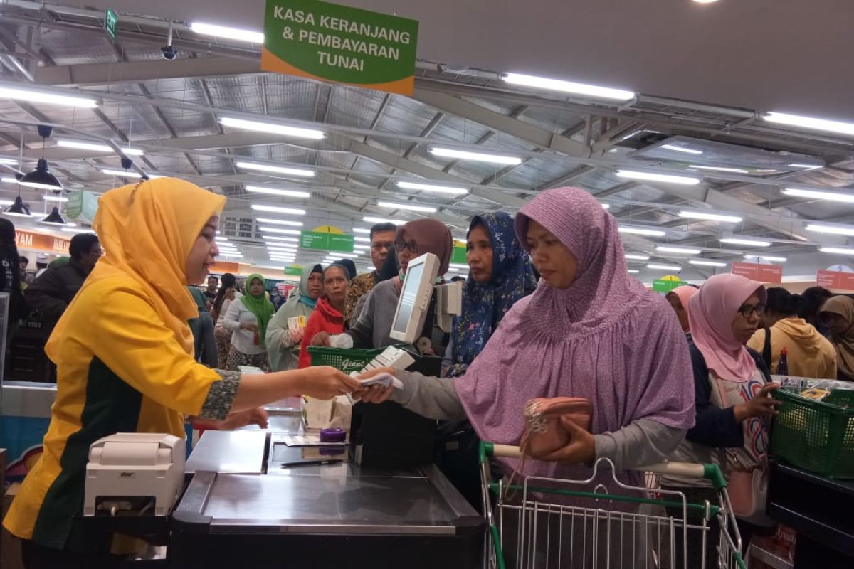 Giant Ekspress Graha Bintaro meluncurkan konsep 