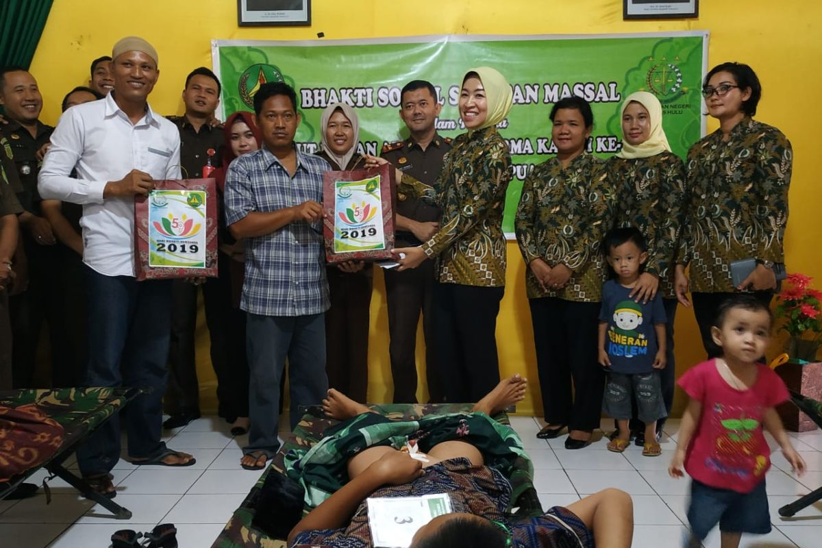 HUT ke - 19 Ikatan Adhyaksa Dharmakarini gelar sunatan massal di Kapuas Hulu