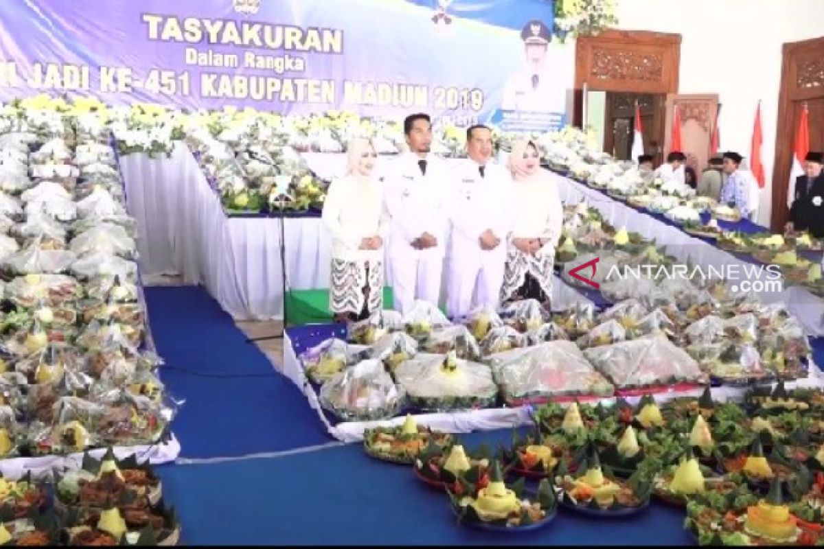 Sebanyak 451 tumpeng warnai perayaan hari jadi Kabupaten Madiun