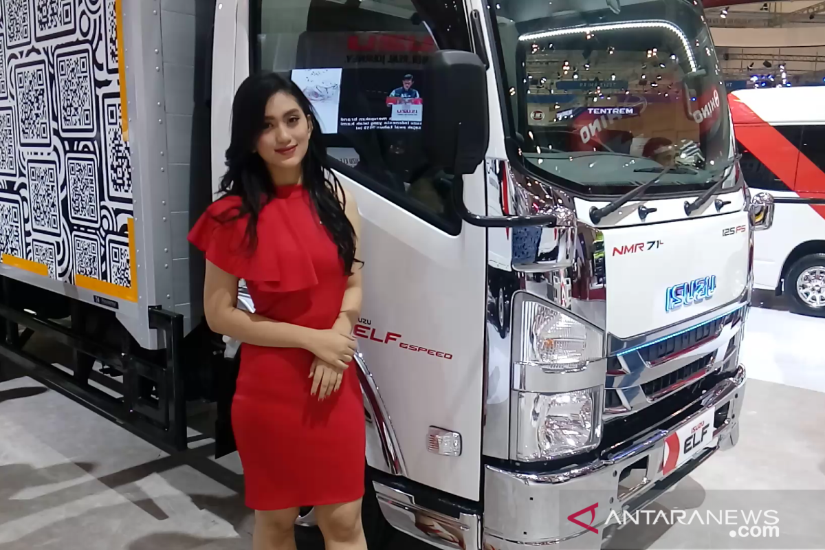 Curahan hati Usher pameran otomotif, dimodusin sampai berdiri 10 jam