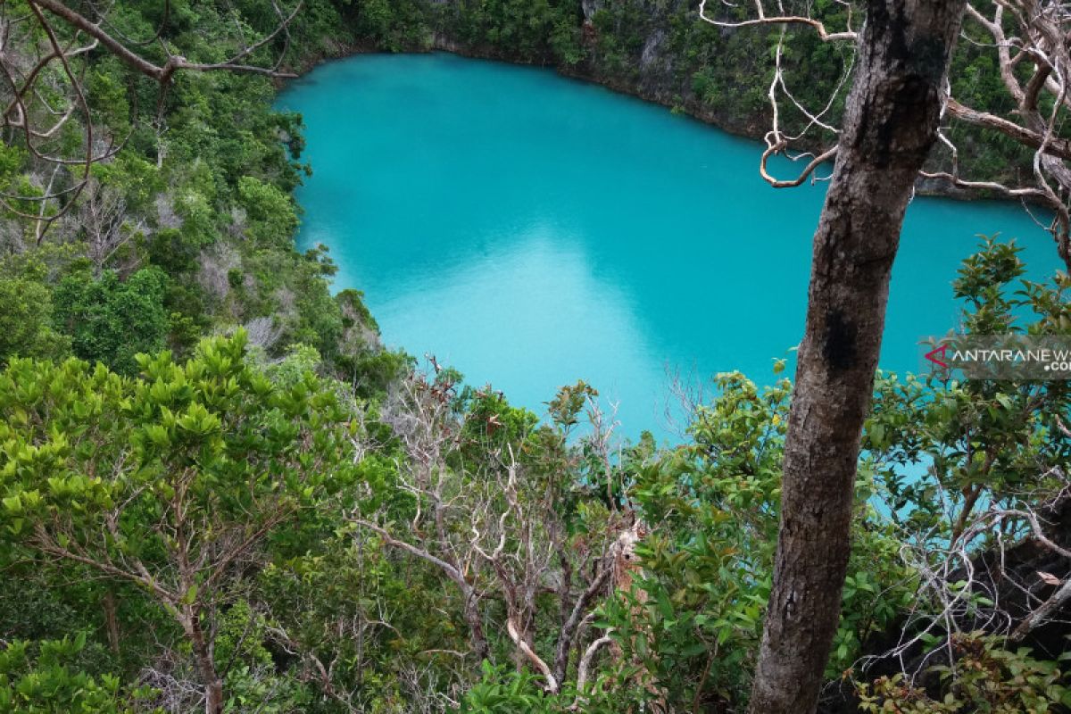 Enam pemandu Raja Ampat belajar bahasa Inggris di Kediri