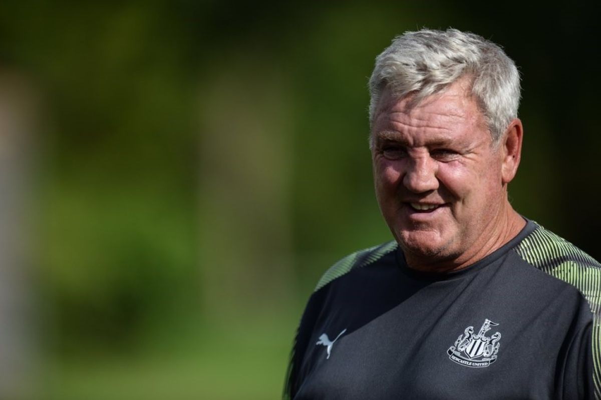 Pelatih Steve Bruce bakal unjuk kemampuan di Newcastle