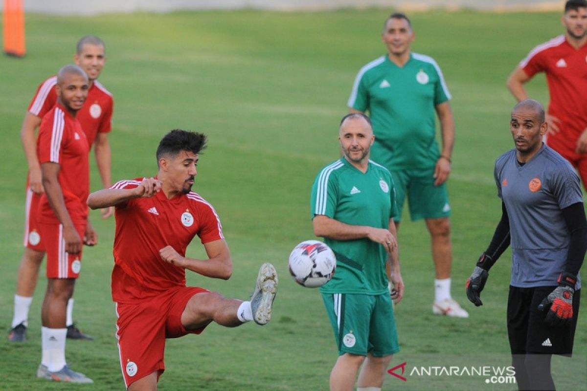 Djamel Belmadi serukan suporter Aljazair di Prancis jadi duta yang baik