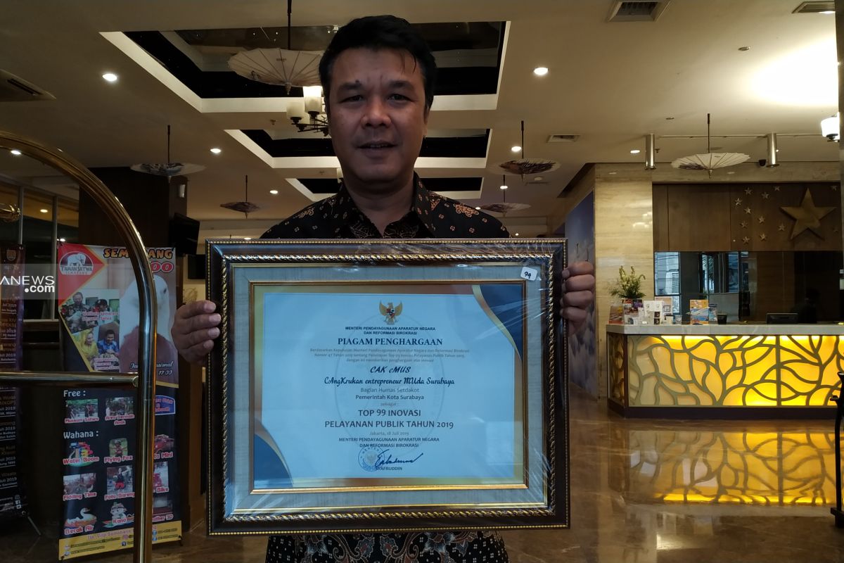 Pemkot Surabaya raih penghargaan Top 99 Sinovik 2019 program Cak Emus