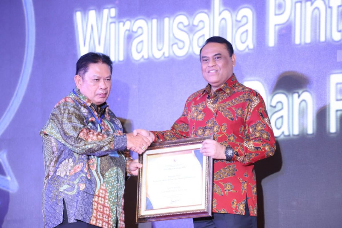 Taspen terima penghargaan Top 99 Inovasi Pelayanan Publik 2019 untuk inovasi Wirausaha Pintar