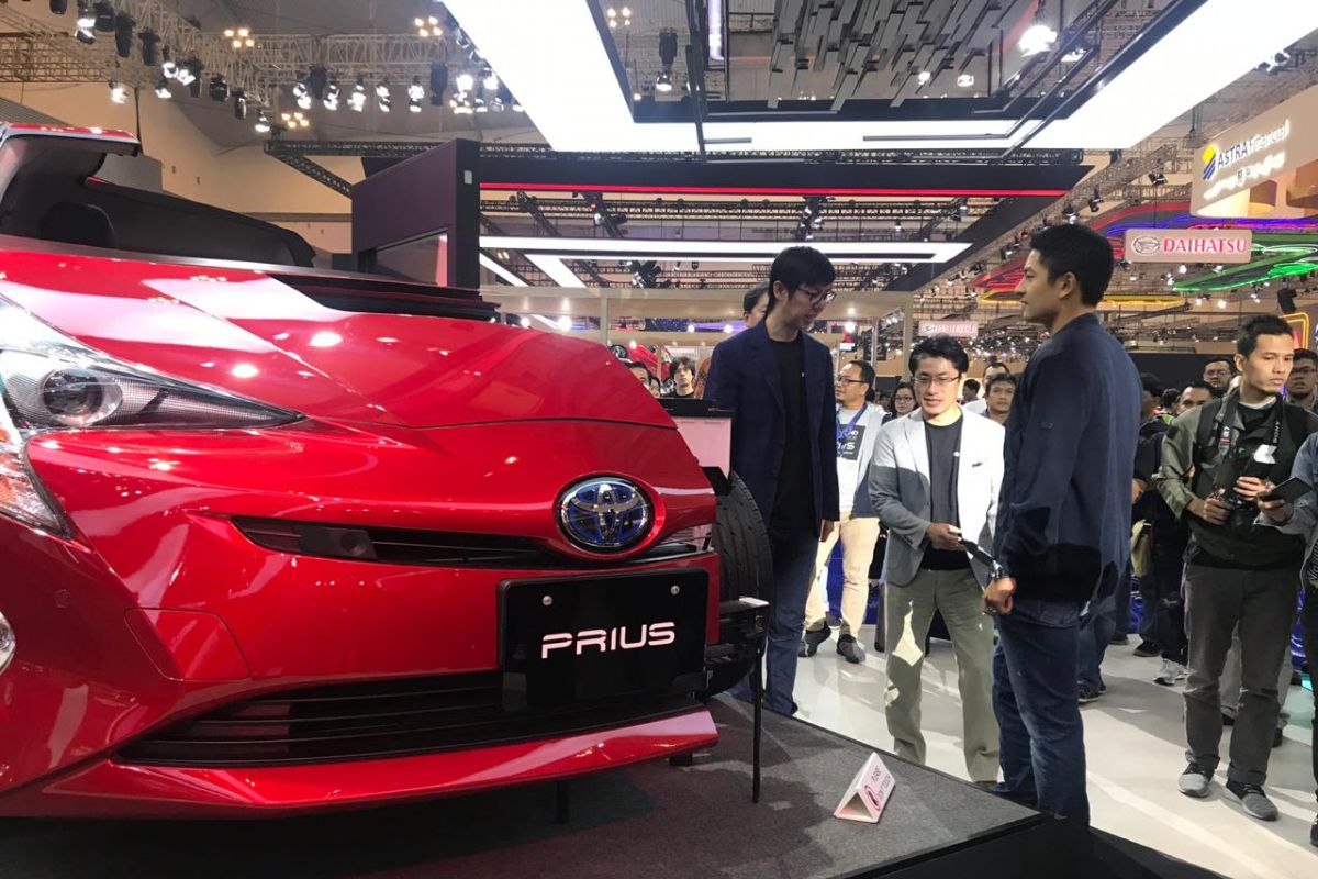 Penjualan mobil hibrid Toyota tumbuh pesat, ini kelebihannya