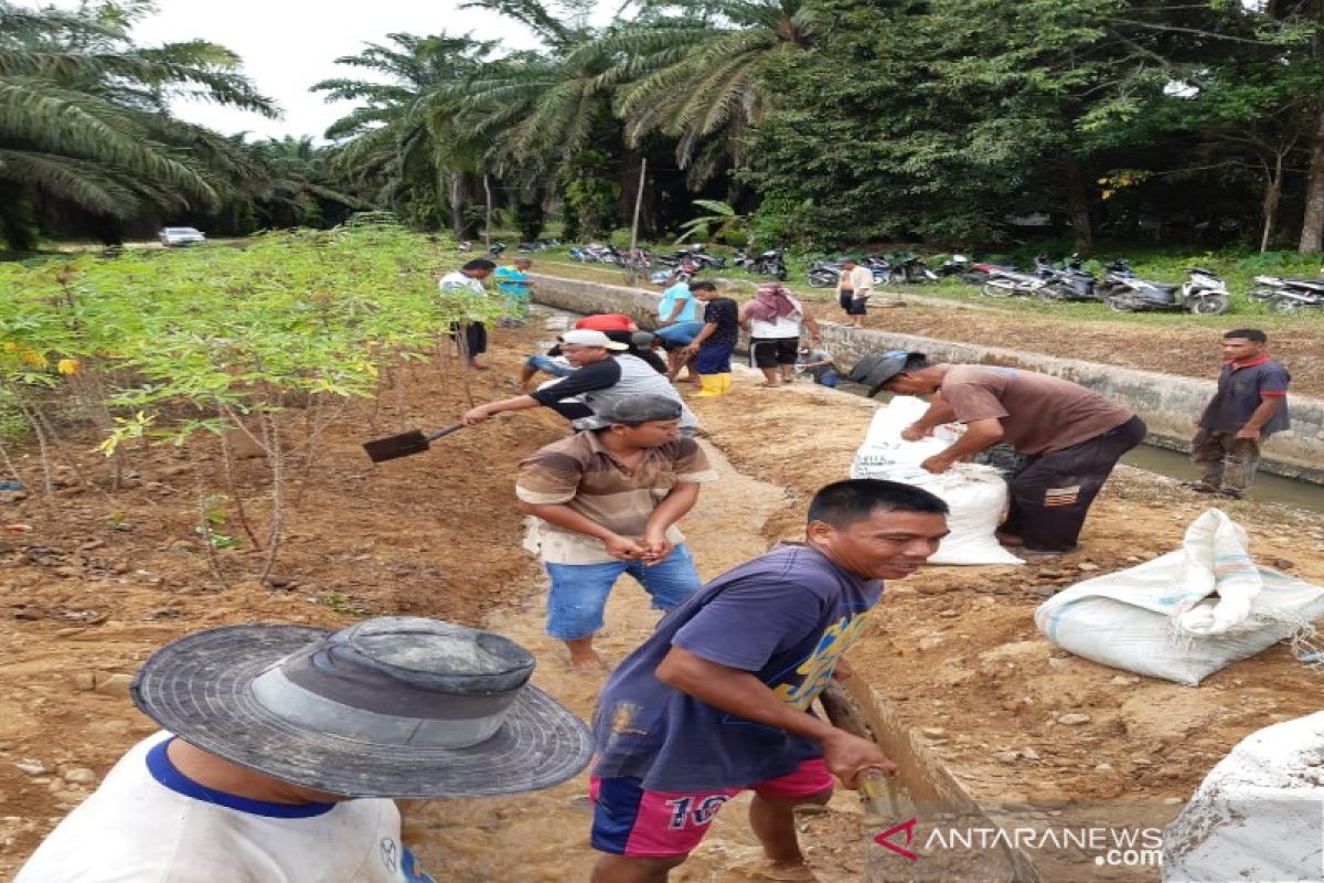 Bangun silaturrahmi lewat gotong royong