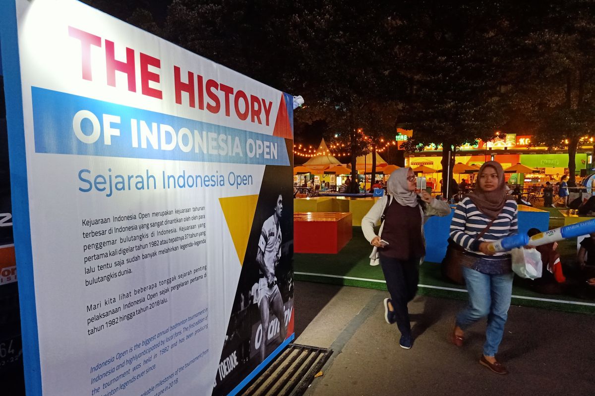 Melihat dinding sejarah perjalanan Indonesia Open