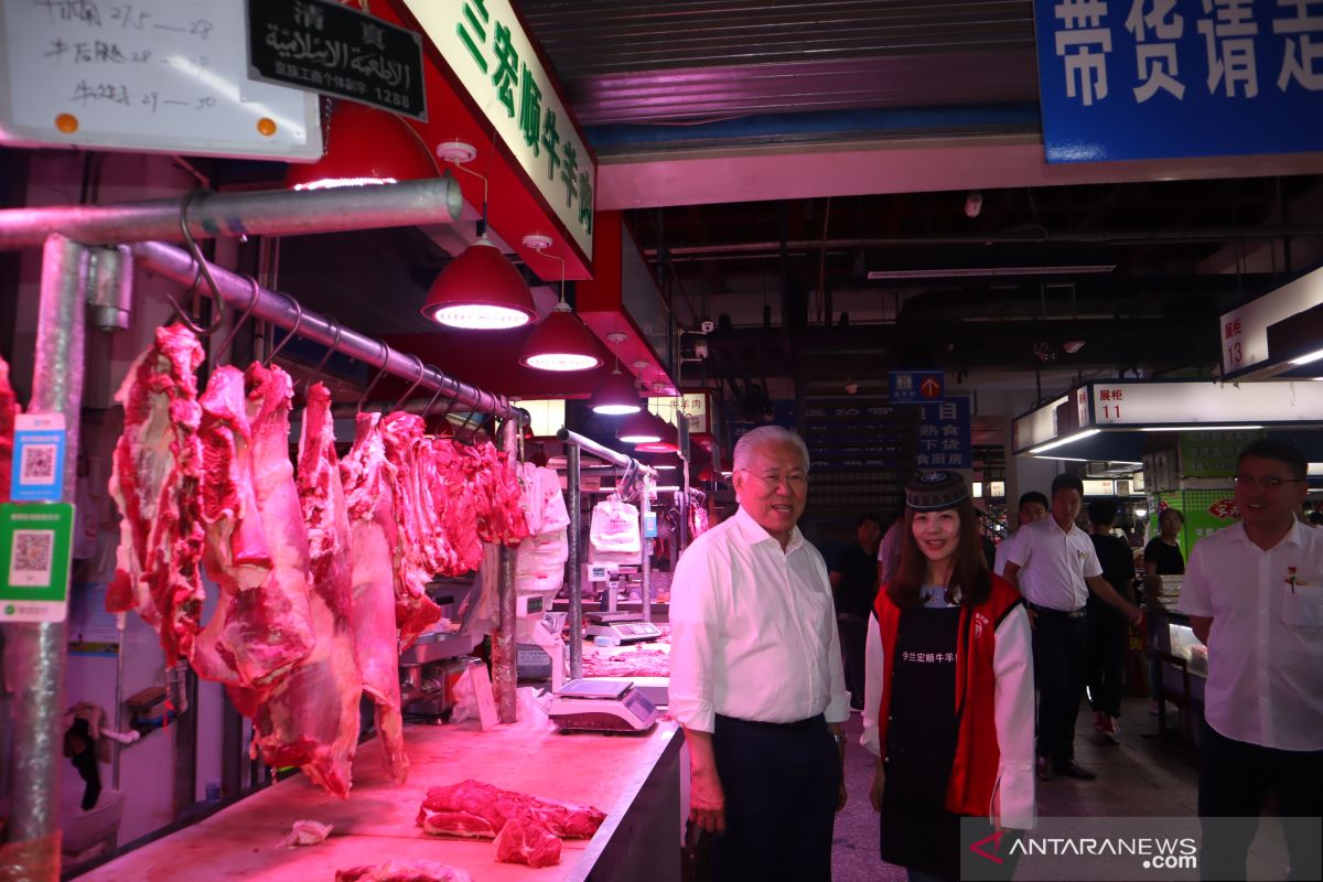 Minister Enggartiasto visits Beijing main market