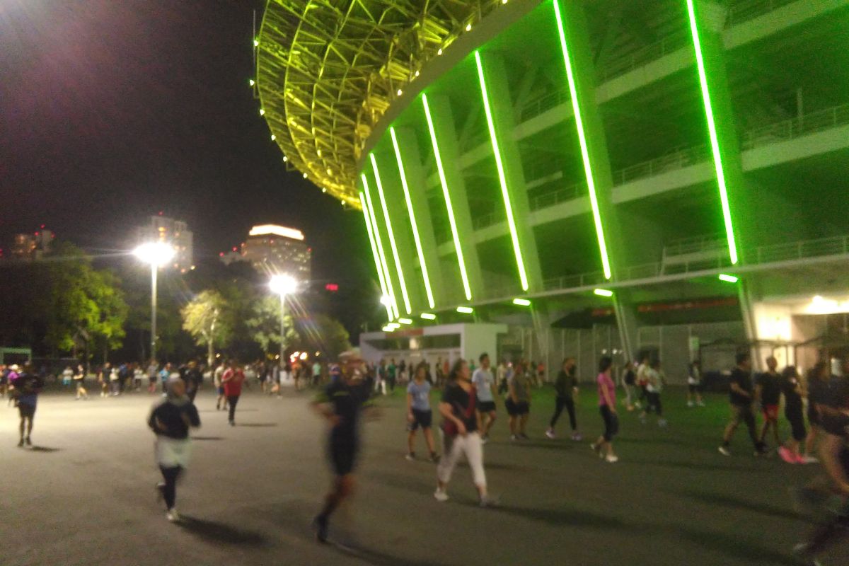 Lari malam, berkeringat bersama di Senayan