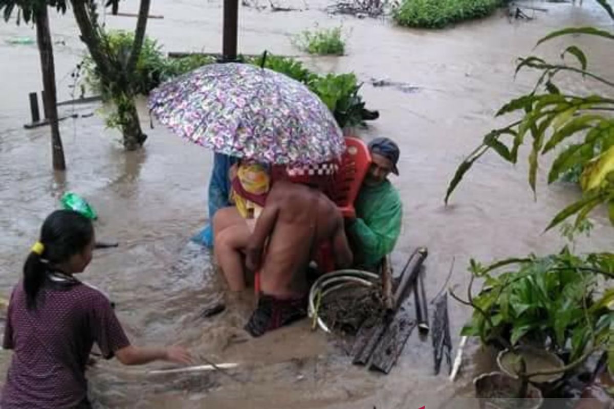 Bupati Banggai instruksikan OPD bantu korban banjir