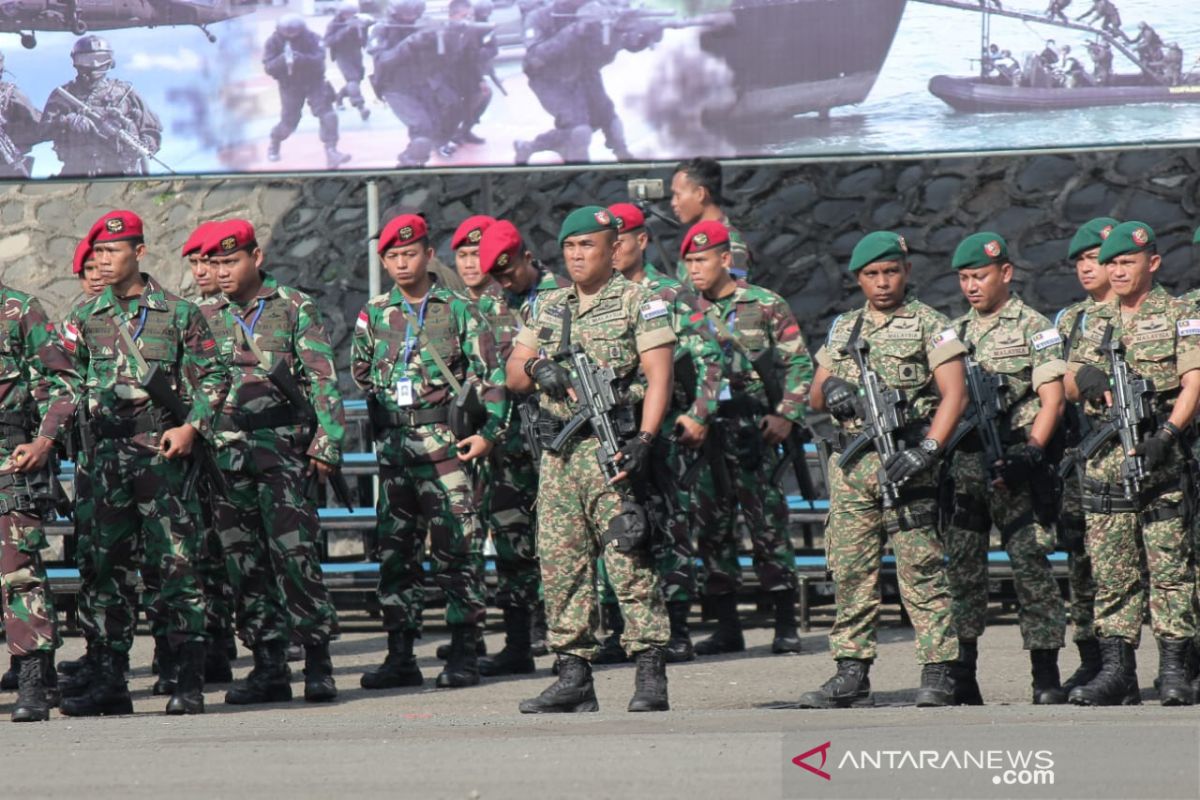 Tentara Indonesia-Malaysia  latihan bersama  tanggulangi teroris