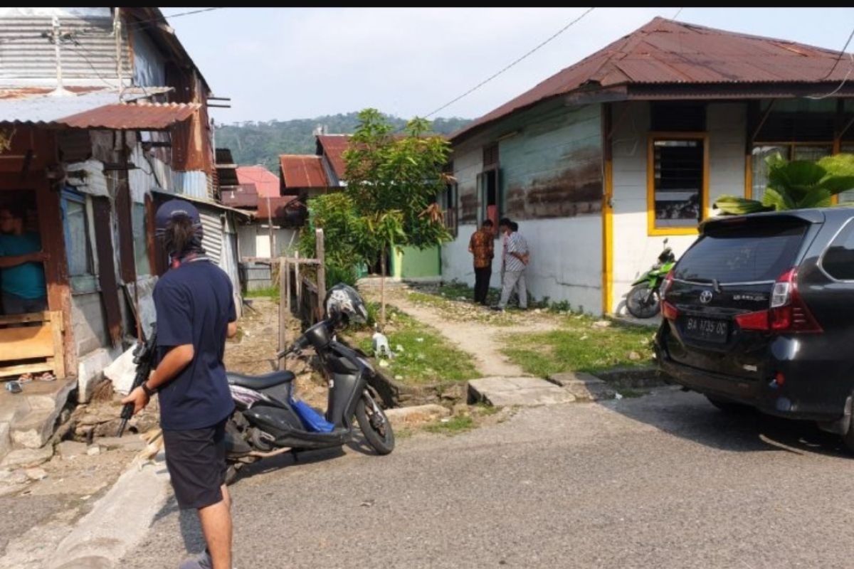 Densus 88 geledah rumah diduga tempat tinggal teroris