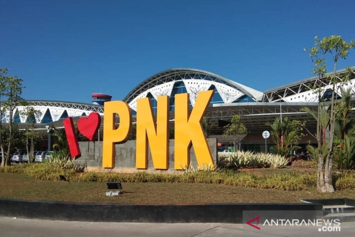 Kabut asap halangi pendaratan pesawat Sriwijaya Air di Bandara Supadio