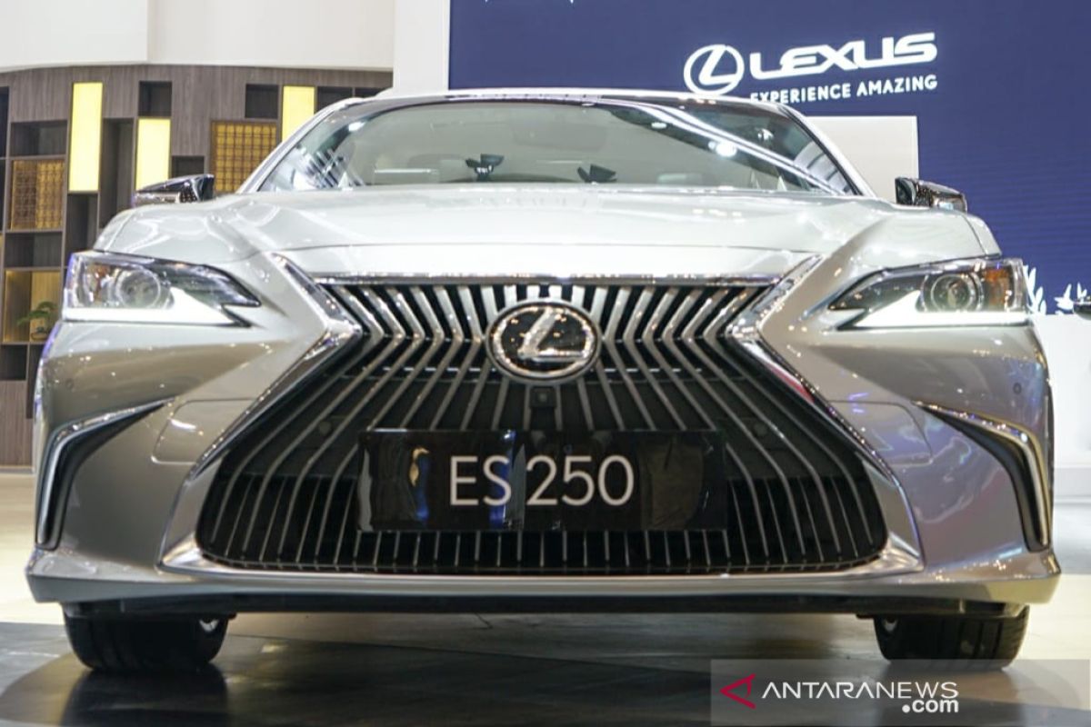 New Lexus ES 250 dibandrol Rp1,14 miliar