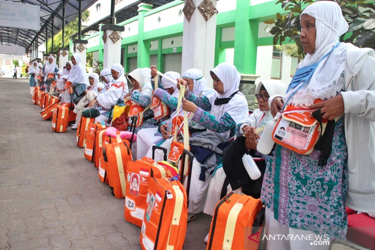 Embarkasi Surakarta berangkatkan seluruh JCH gelombang pertama