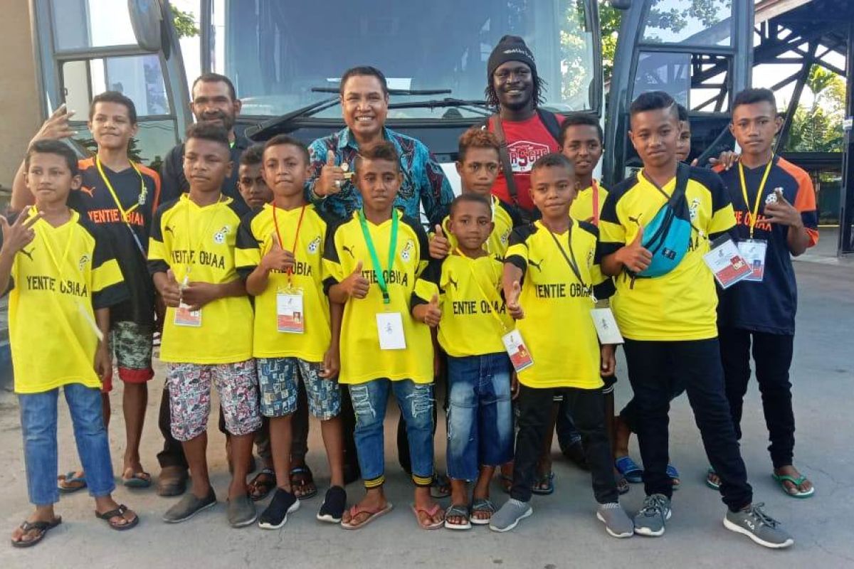 Sepak bola - SSB Black Stars Biak ikut piala Menpora di Jayapura