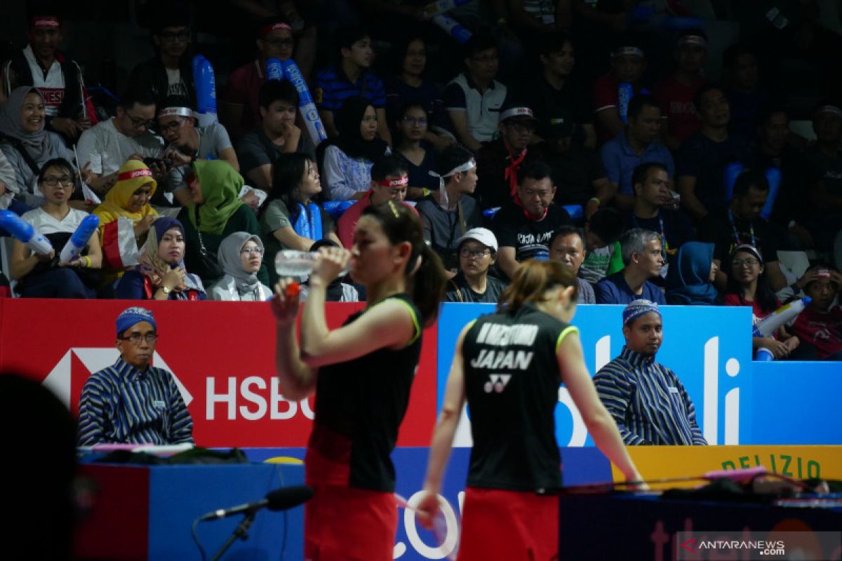 Wasit kenakan batik di semifinal Indonesia Open