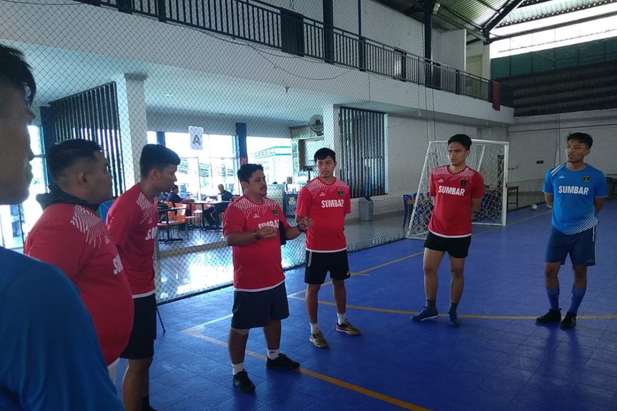 Tim pra PON futsal Sumbar jajal kekuatan di Turnamen Rhafely Specs Cup