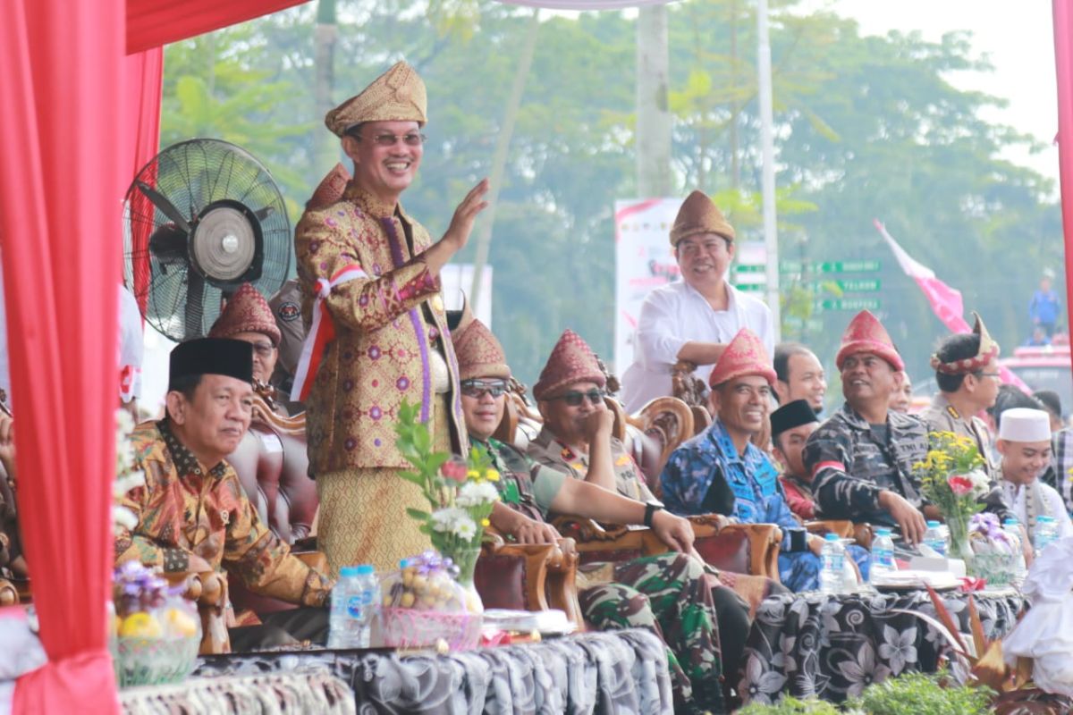 Puluhan kelompok masyarakat Sumsel karnaval khebinekaan