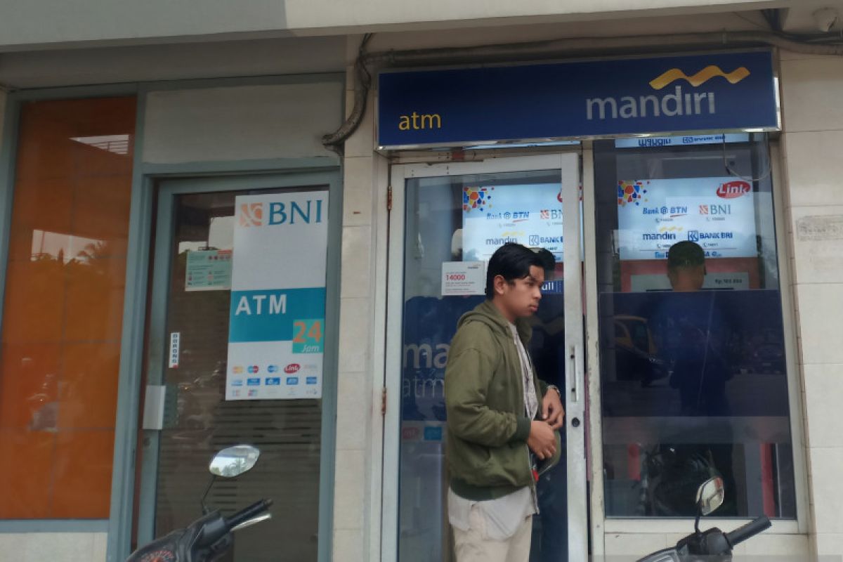 Nasabah Bank Mandiri Palembang  sempat   panik tidak bisa transaksi