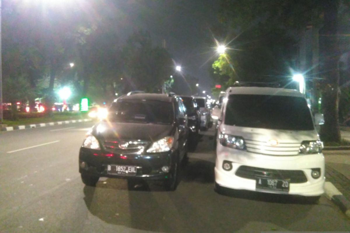 Jalan Medan Merdeka Selatan jadi arena parkir Lebaran Betawi