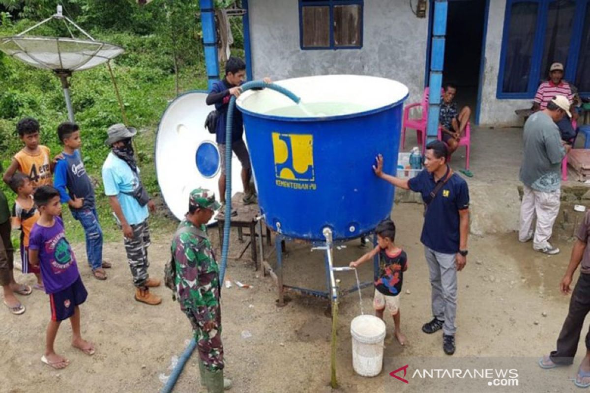 Kementerian PUPR salurkan air bersih bagi pengungsi gempa Malut