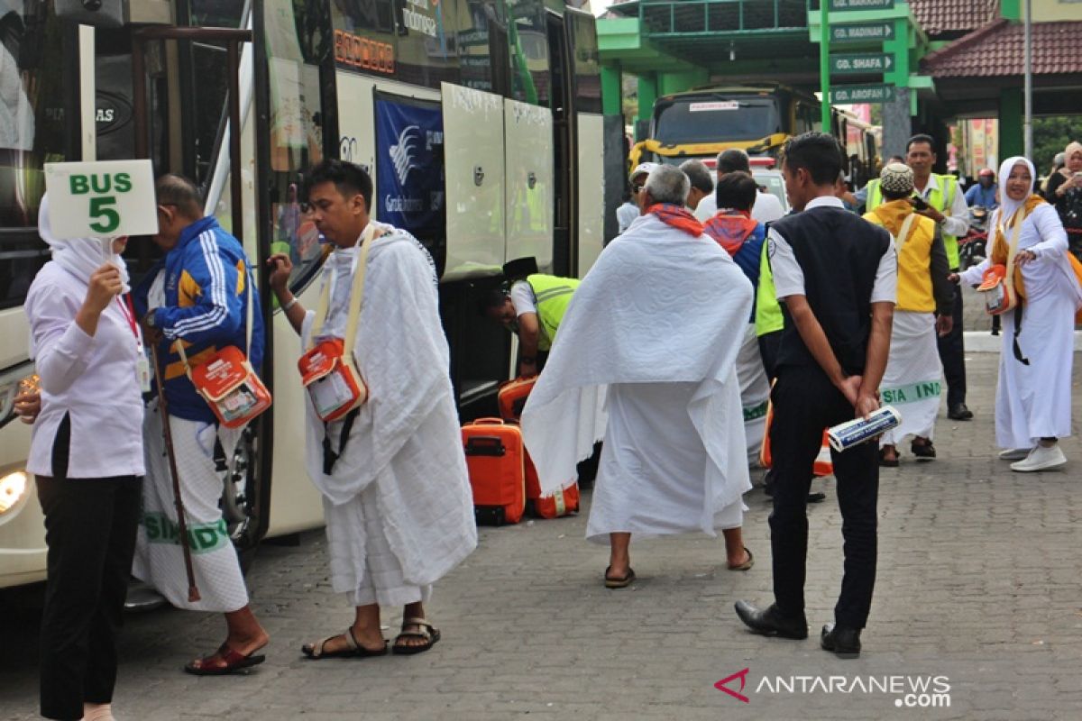 Embarkasi Surakarta mulai berangkatkan jemaah calon haji gelombang dua