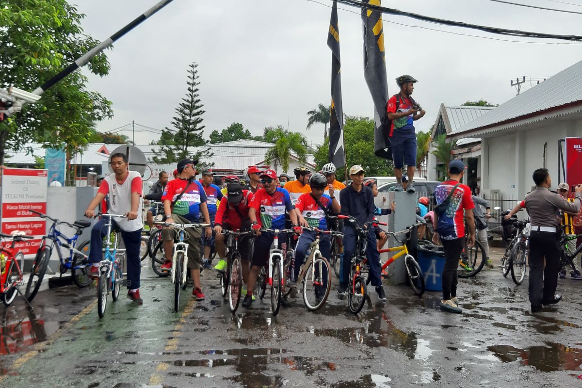 Telkom  Kalbar ajak pelanggan dan komunitas bersepeda
