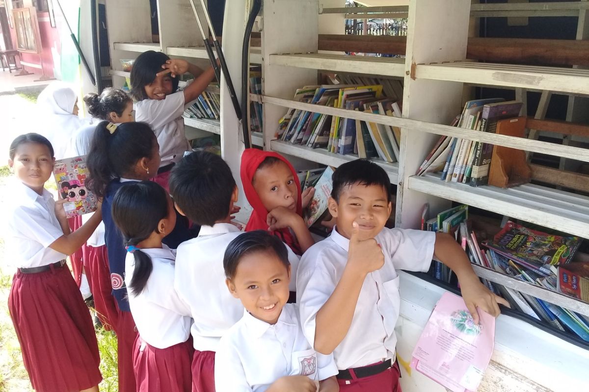 Perpustakaan keliling  YABN sarana tumbuhkan minat baca