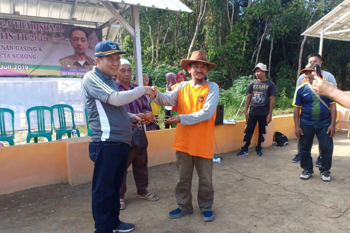 Pemkab Bangka Tengah berupaya lestarikan permainan gasing