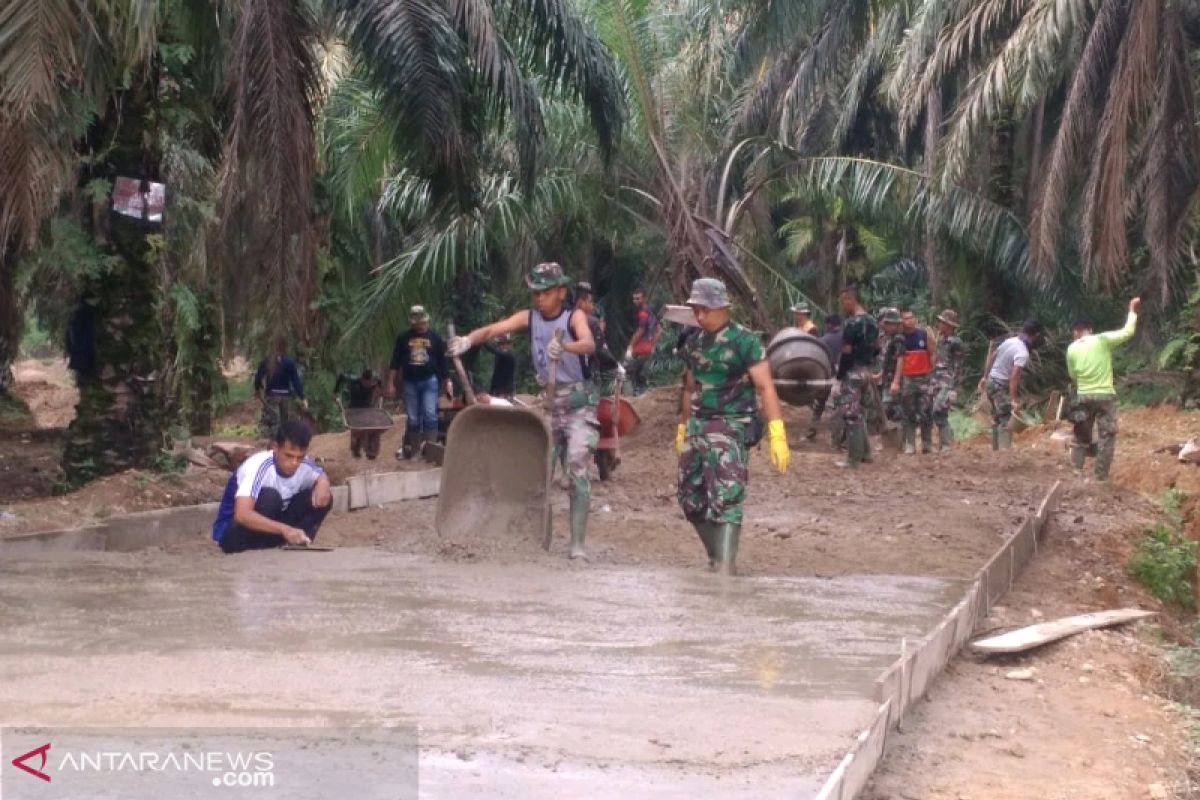 Hari libur, Satgas TMMD terus tuntaskan program fisik