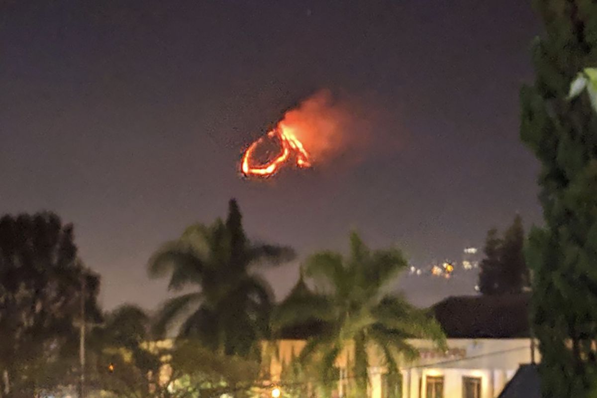 Huge fire ravages forest area of  Kota Batu's Mt Panderman