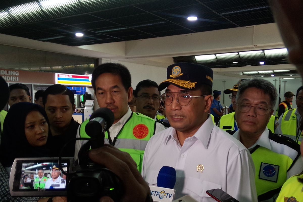 Menhub tinjau pemberangkatan jamaah calon haji di Bandara Soetta