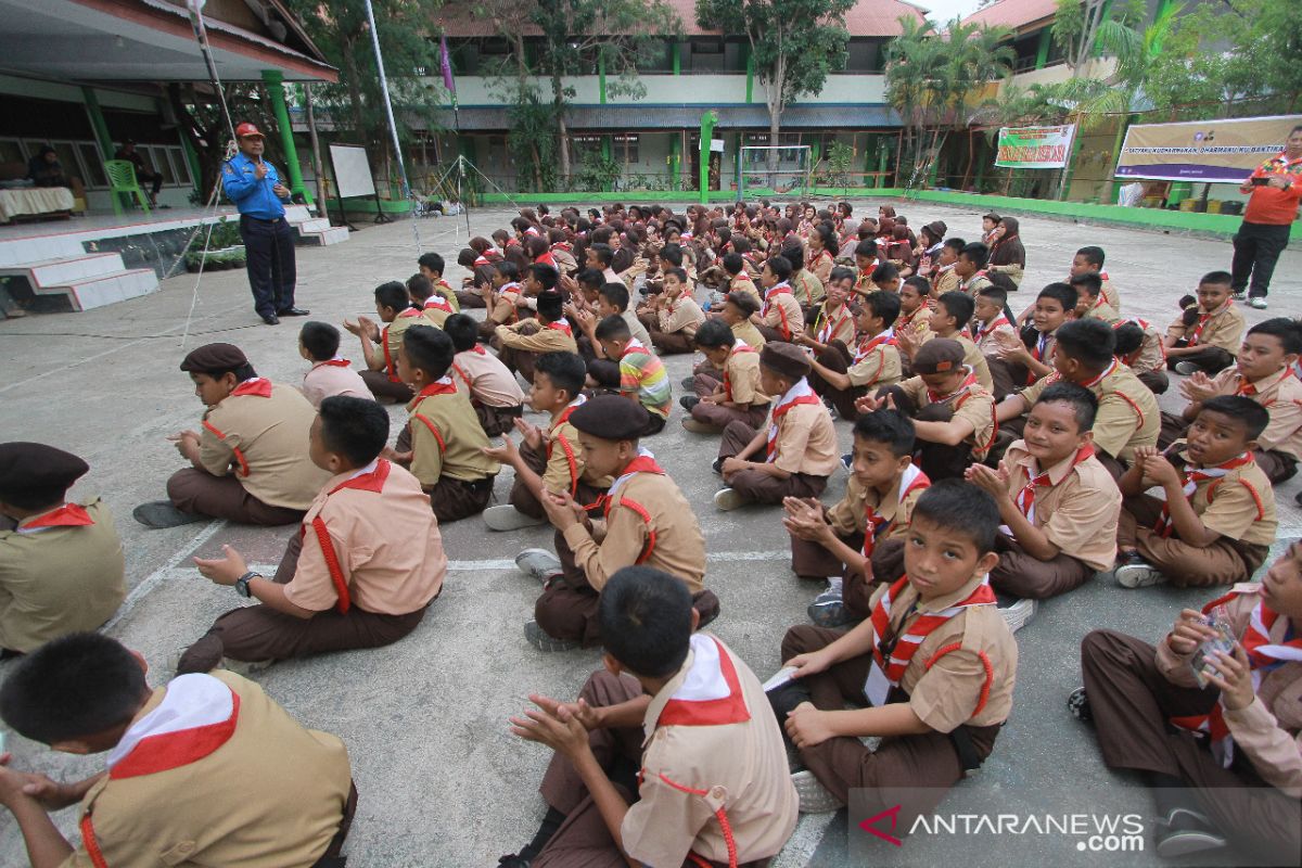 Pelajar Gorontalo ikut simulasi bencana gempa bumi