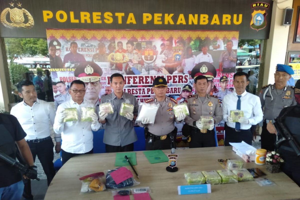 Polresta Pekanbaru sita 12,4 kilogram sabu-sabu asal Malaysia