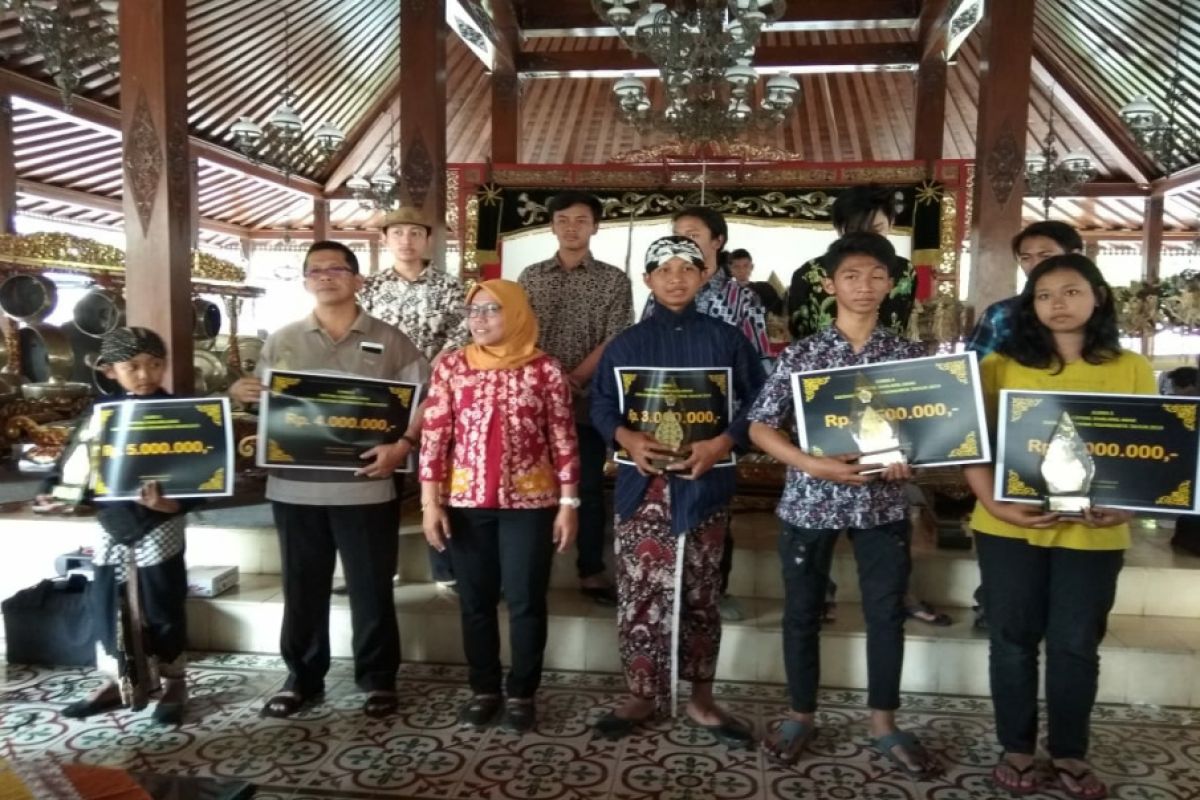 Sleman meraih dua juara di ajang festival dalang anak dan remaja DIY