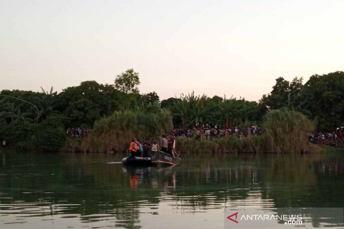 Pesawat latih jenis cesna jatuh di Sungai Cimanuk Indramayu