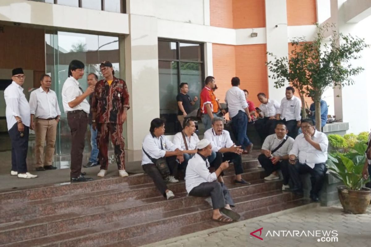 1.200 warga Bogor Timur kepung gedung DPRD kawal rapat pemekaran