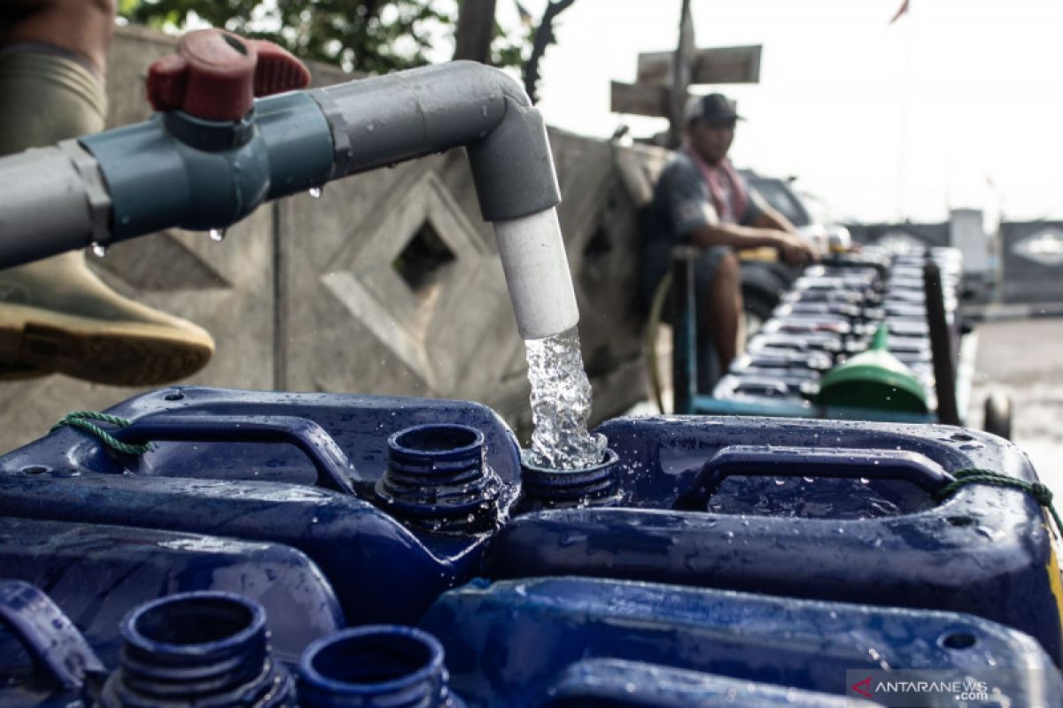 Satgas Air Bersih Aetra siapkan lima mobil tangki