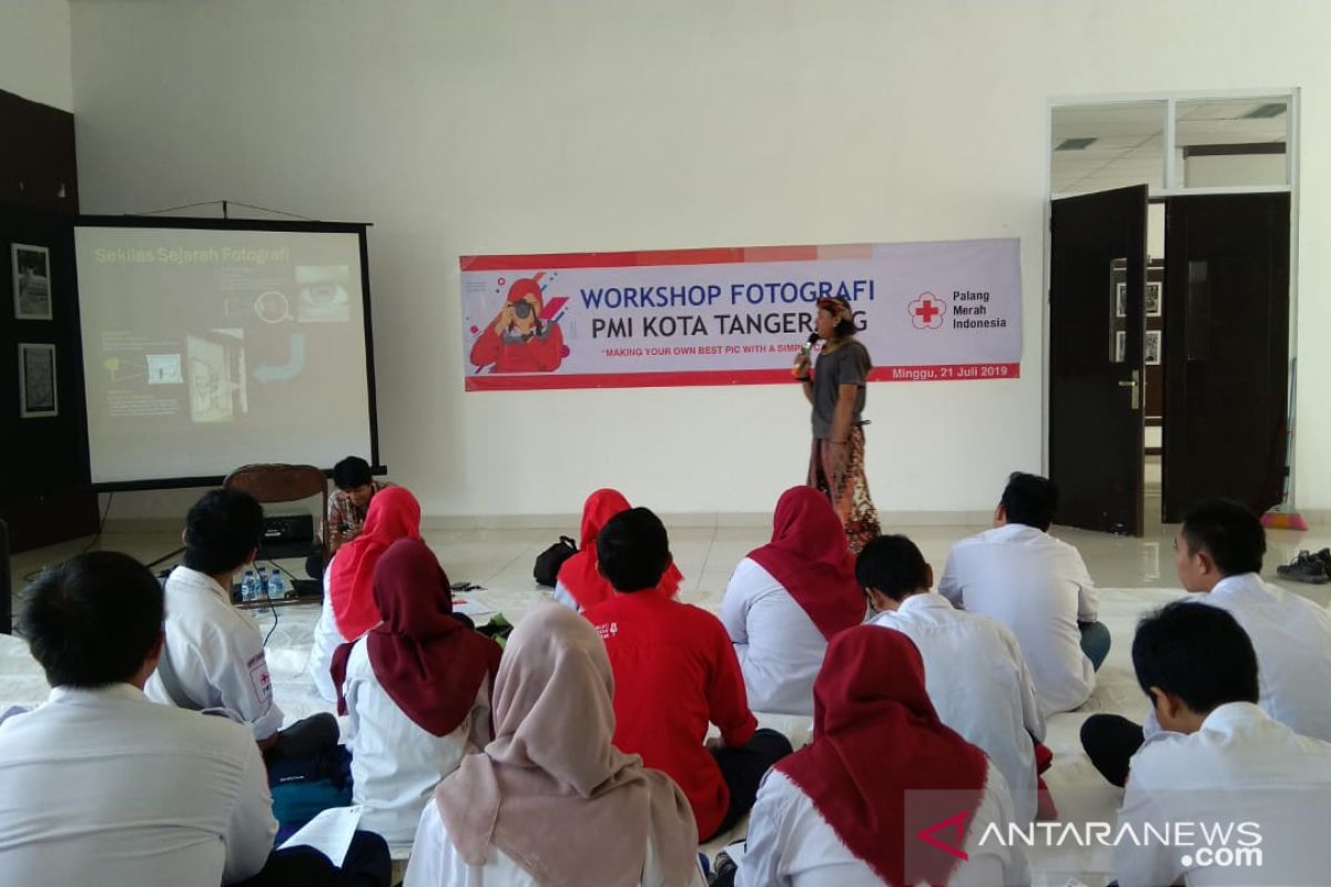 Relawan PMI Kota Tangerang belajar fotografi serta jurnalistik
