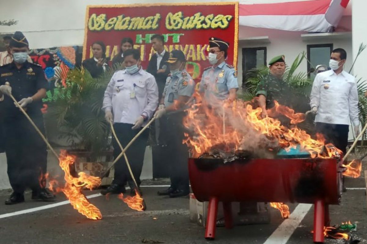 Kejari Pematangsiantar musnahkan barang bukti kejahatan