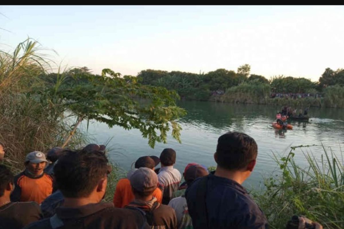 Pesawat latih jenis Cesna jatuh di Sungai Cimanuk Indramayu