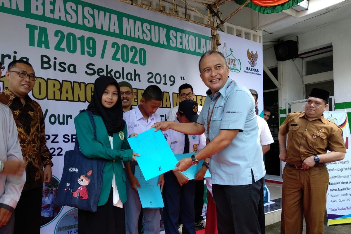 Baznas Semen Padang salurkan bantuan masuk sekolah Rp1,06 miliar