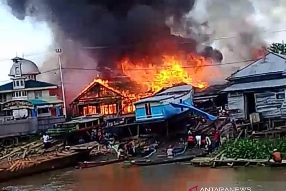 10 unit rumah di Daha Utara hangus terbakar